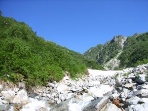 socks-thickのアイキャッチ：新保高温泉登山口から鏡平へ向かう途中の風景2